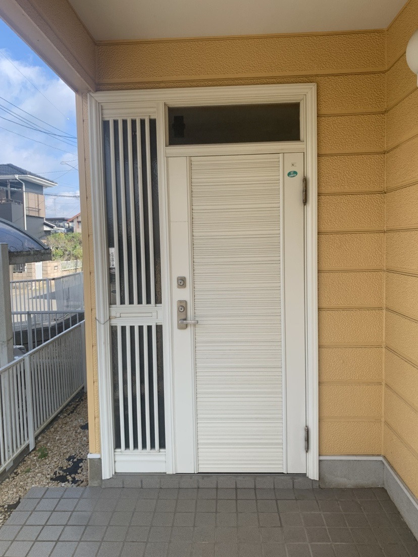 イガリアルミトーヨー住器の【茂原市　M様邸】窓とセットで今年ラストの補助金活用👀🔥玄関リフォームリシェント👷🏻‍♂️の施工前の写真1