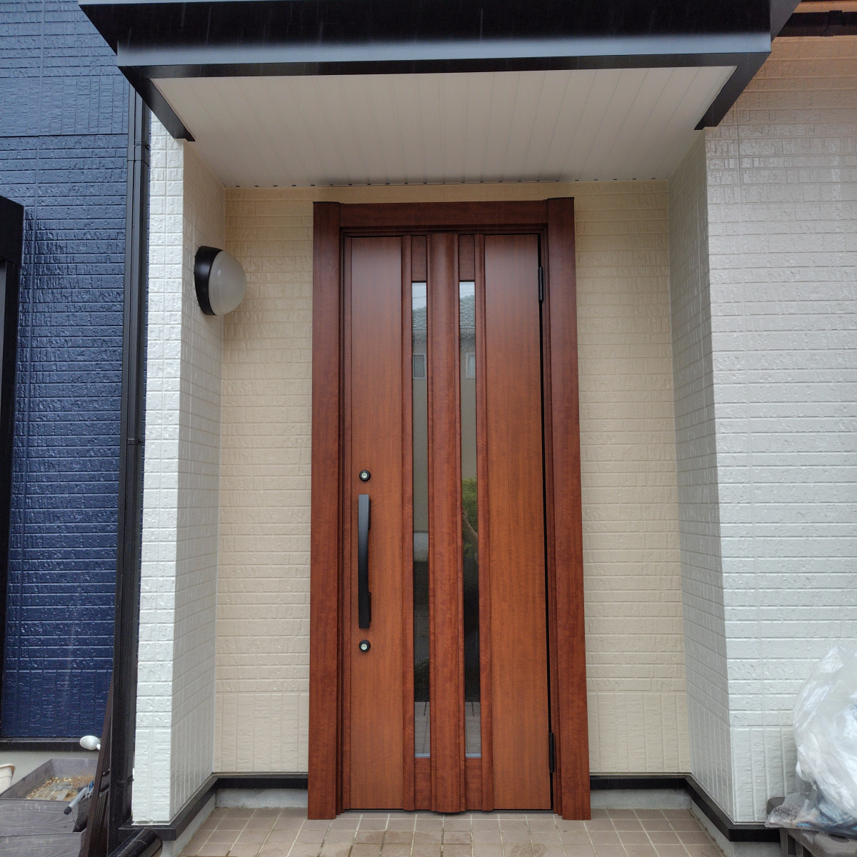 イガリアルミトーヨー住器の【大網白里市　Y様邸】結露に悩んだ玄関が快適に🙌🏻防犯性も高めた玄関ドアリフォーム🚪の施工後の写真1