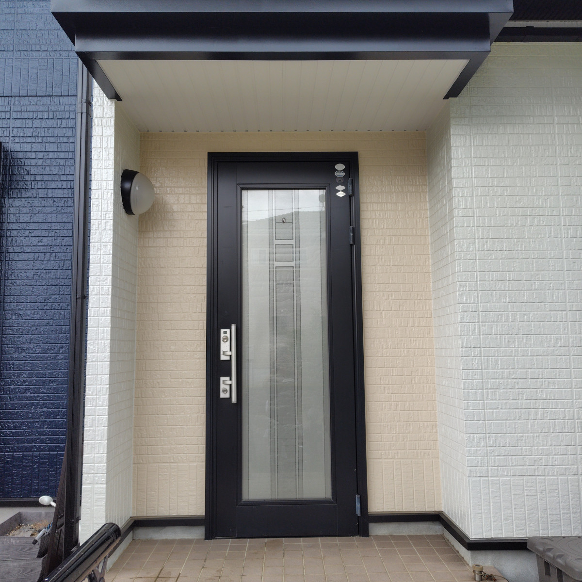 イガリアルミトーヨー住器の【大網白里市　Y様邸】結露に悩んだ玄関が快適に🙌🏻防犯性も高めた玄関ドアリフォーム🚪の施工前の写真1