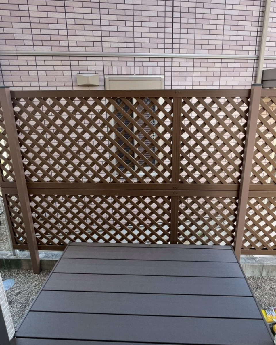 かめかめウィンドウの025木のぬくもりと機能性を両立🌿【木樹脂フェンス】の施工後の写真2