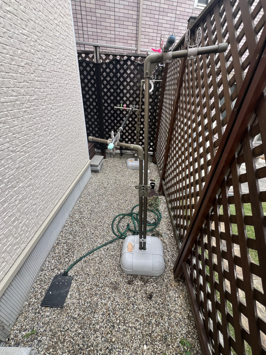 かめかめウィンドウの025木のぬくもりと機能性を両立🌿【木樹脂フェンス】の施工前の写真1