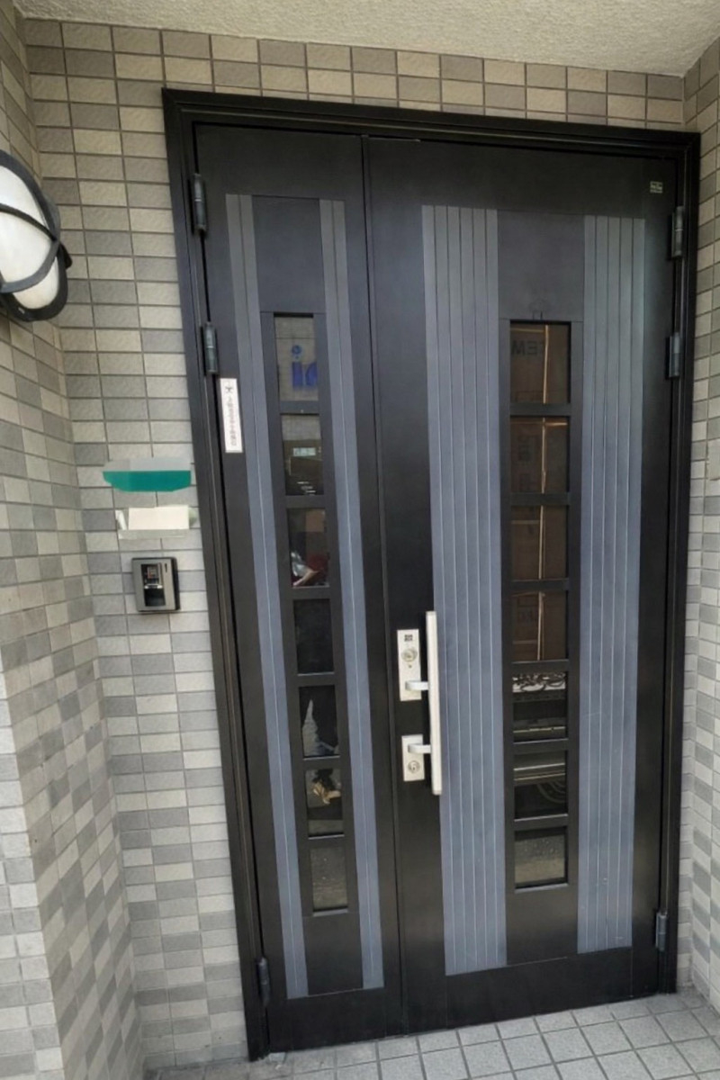 かめかめウィンドウの027玄関ドア交換で印象をガラッと一新✨防犯性＆使い勝手もアップ✨🐢の施工前の写真1