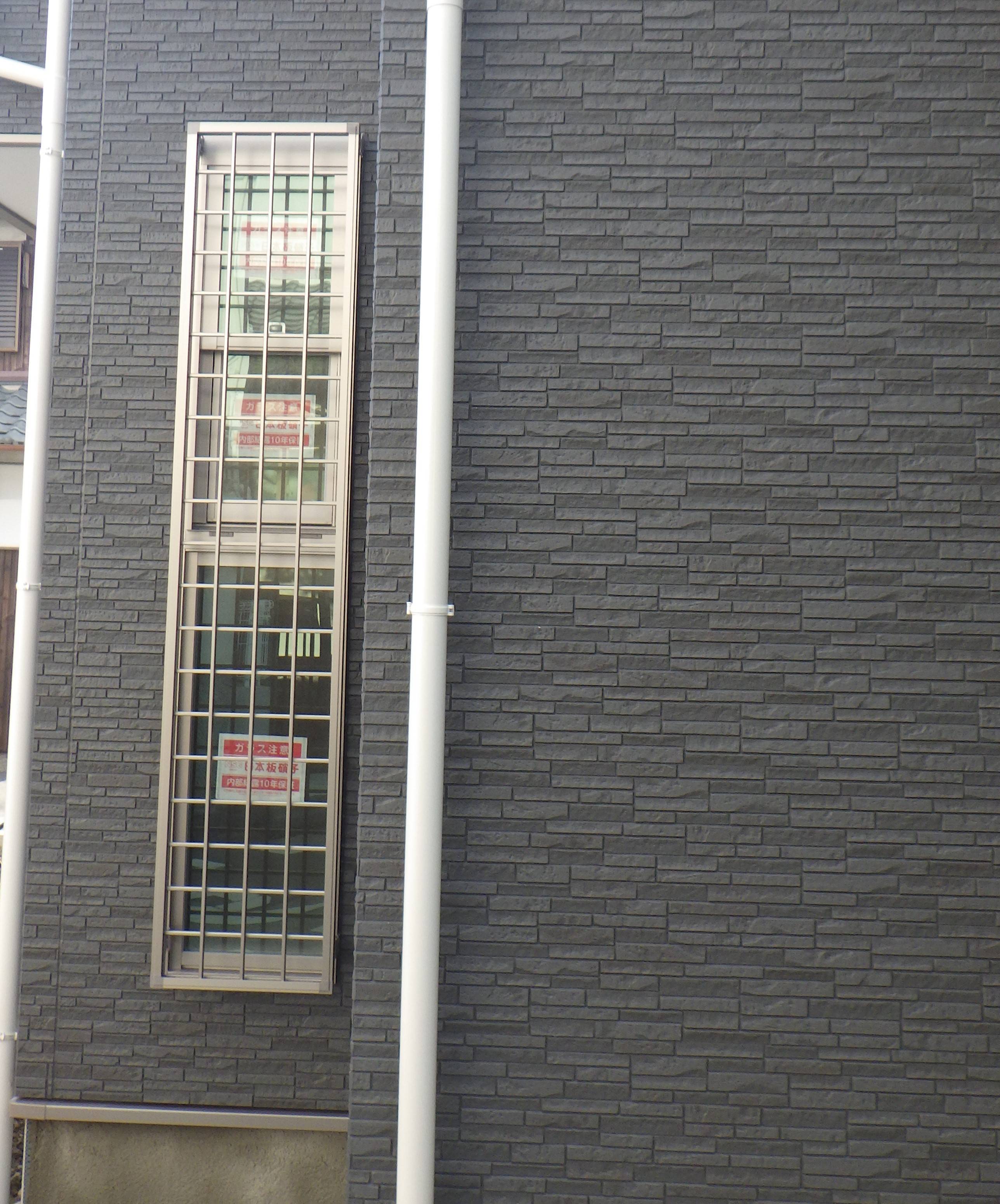 道路に面した窓に面格子で防犯対策を 北摂トーヨー住器のブログ 写真2