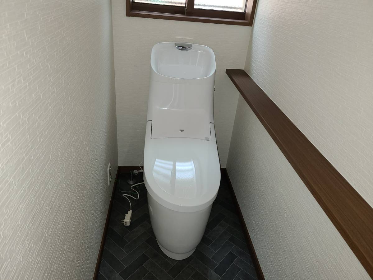 北摂トーヨー住器の川西市一戸建て新築工事④トイレの施工後の写真1