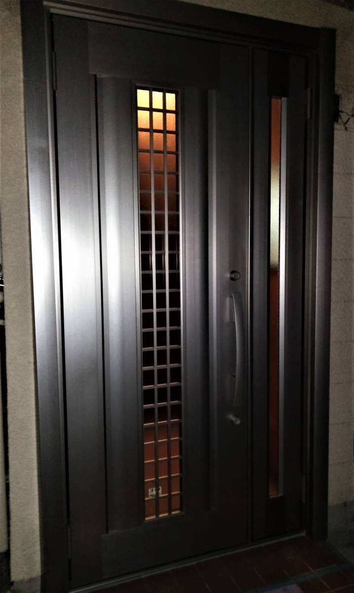 北摂トーヨー住器の玄関ドアのリフォームには「リシェント」。たった1日でリフォーム完了します。の施工後の写真1