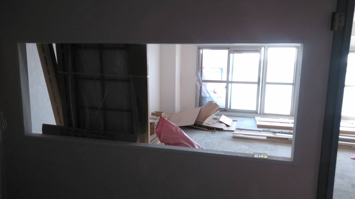 北摂トーヨー住器の室内窓をインプラスで。の施工前の写真1