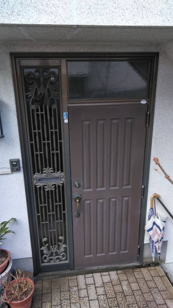 北摂トーヨー住器の玄関ドアから風を取り込む「採風ドア」にリフォーム！の施工前の写真1