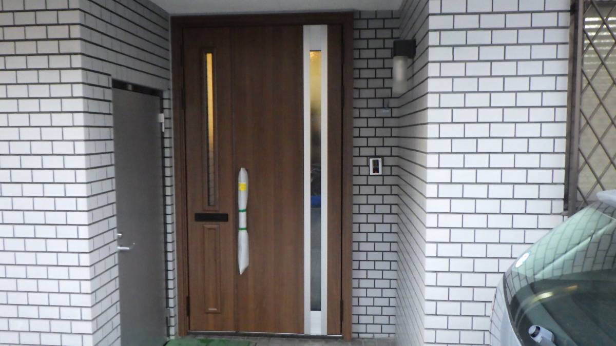 北摂トーヨー住器の玄関リフォーム用ドア「リシェント」工事　今ならグリーン住宅ポイント制度も利用可能です！の施工後の写真1