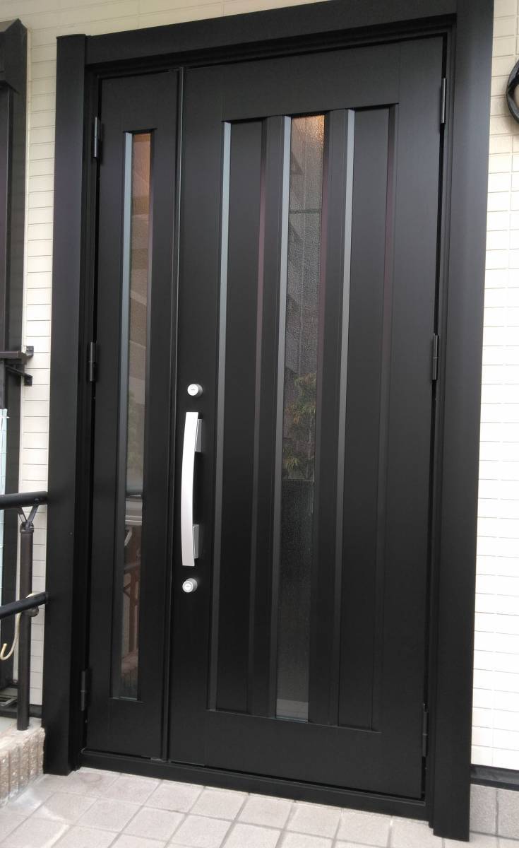 北摂トーヨー住器のリフォーム玄関ドア「リシェント」工事　新しい玄関で、毎日をもっと心地よく過ごしませんか。の施工後の写真1