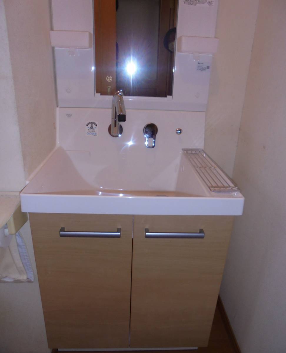 北摂トーヨー住器の20年使用してきたコンロ、水栓、洗面台を取替の施工後の写真3