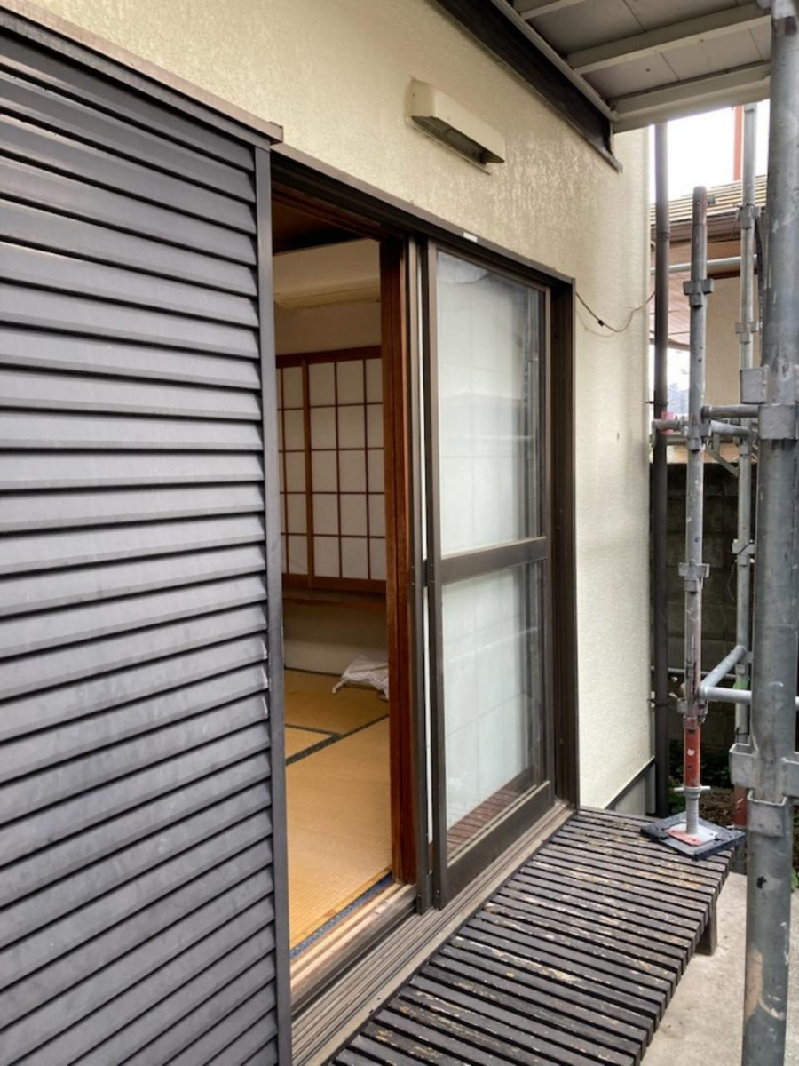 青梅トーヨー住器 日野店の国立市 最新の窓リフォーム技術「リプラス」で省エネと快適を!の施工前の写真1