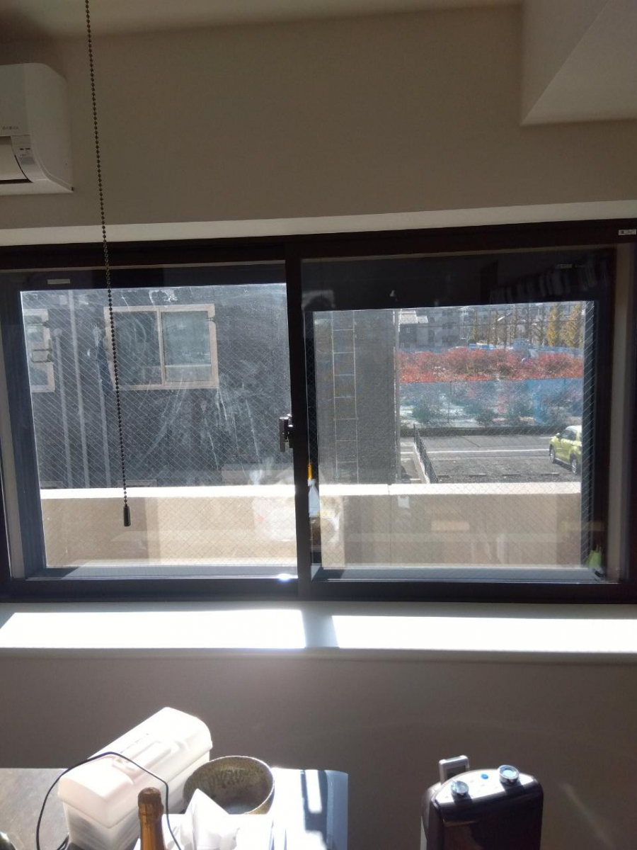 青梅トーヨー住器 日野店の日野市/出窓にインプラス取付の施工後の写真1