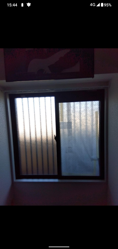 青梅トーヨー住器 日野店の昭島市/マンションの廊下側が寒い・・・の施工前の写真1