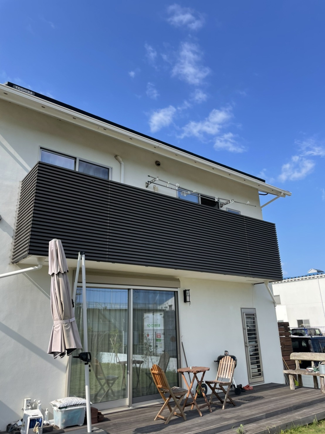 青梅トーヨー住器 日野店の小田原市/木製バルコニー交換工事の施工後の写真1