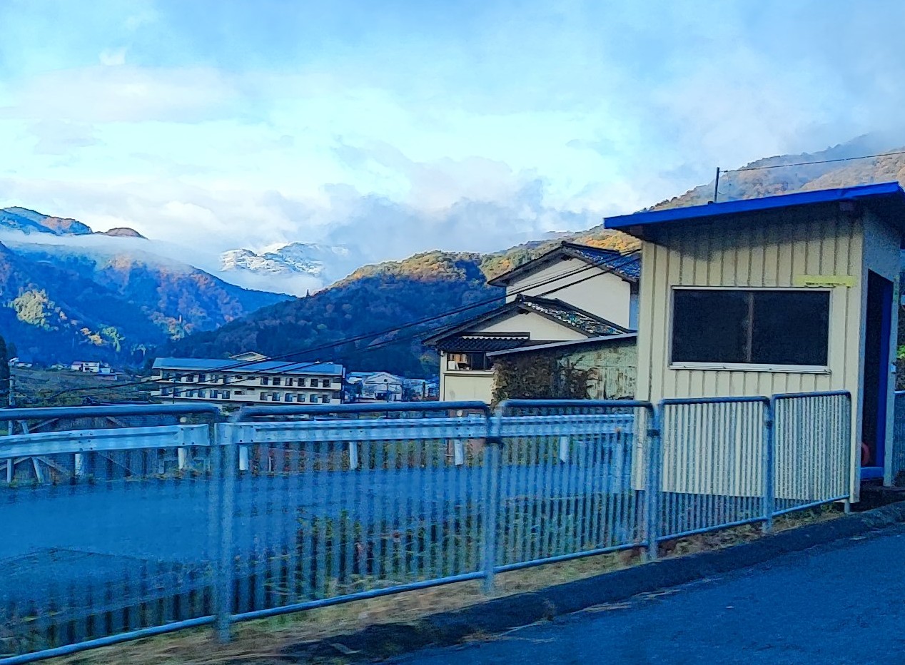 今シーズンの初冠雪 中尾産業のブログ 写真1