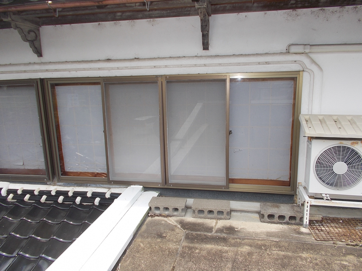 中尾産業の和室窓をカバー工法で取替えの施工前の写真2