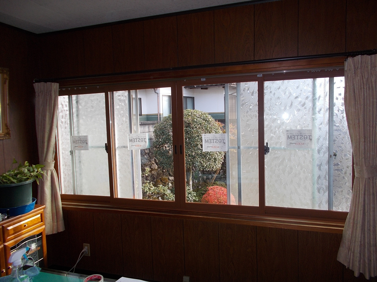 中尾産業の窓リノベ　内窓４枚引違窓の施工後の写真1