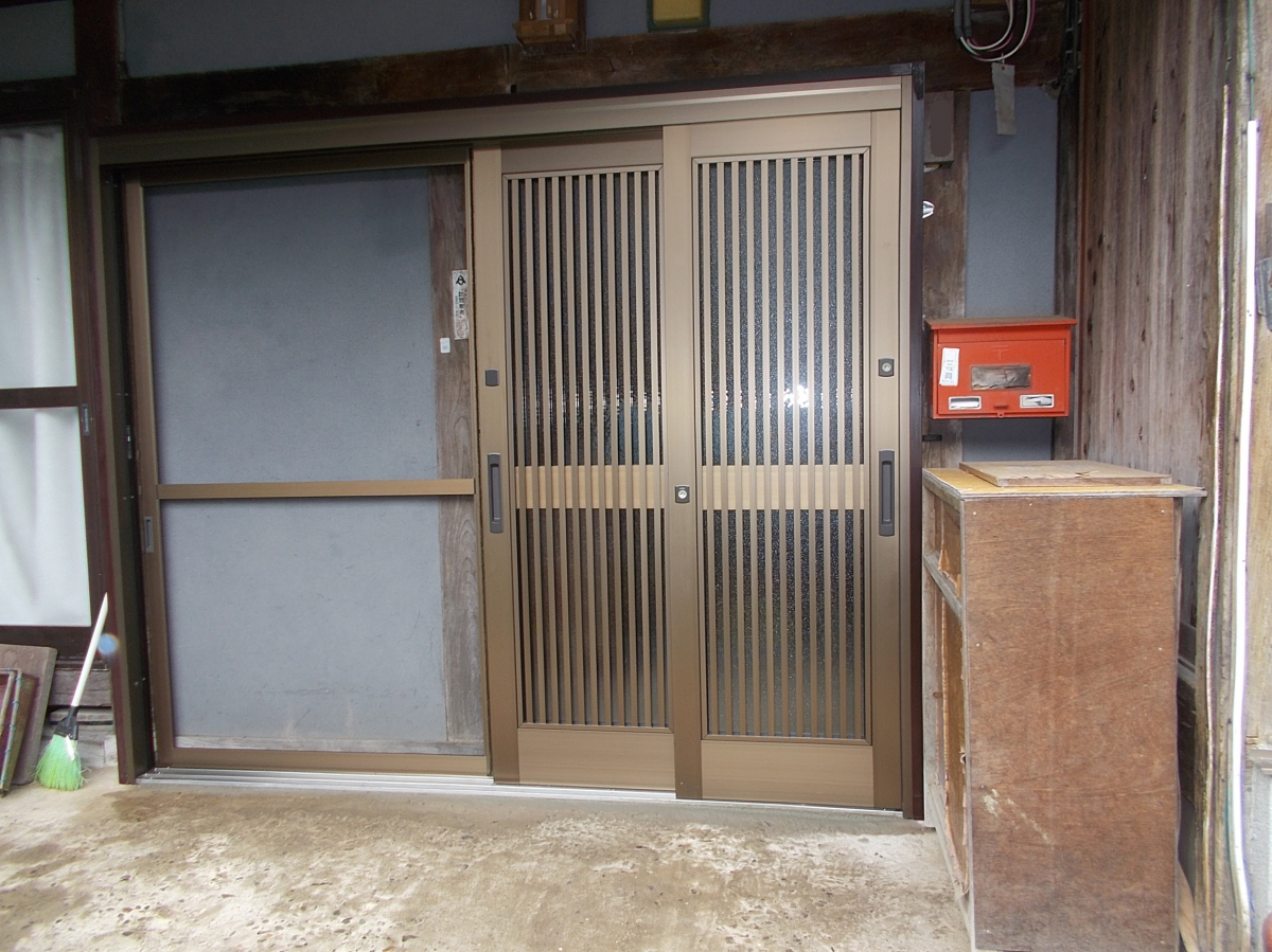 中尾産業の玄関リシェント　特注オリジナル納まりで片引込みの施工後の写真1