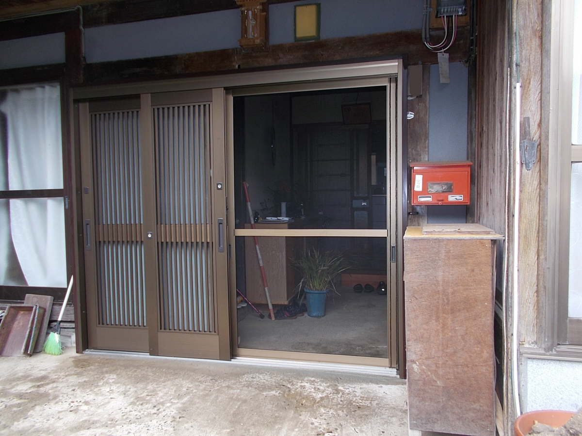 中尾産業の玄関リシェント　特注オリジナル納まりで片引込みの施工後の写真2