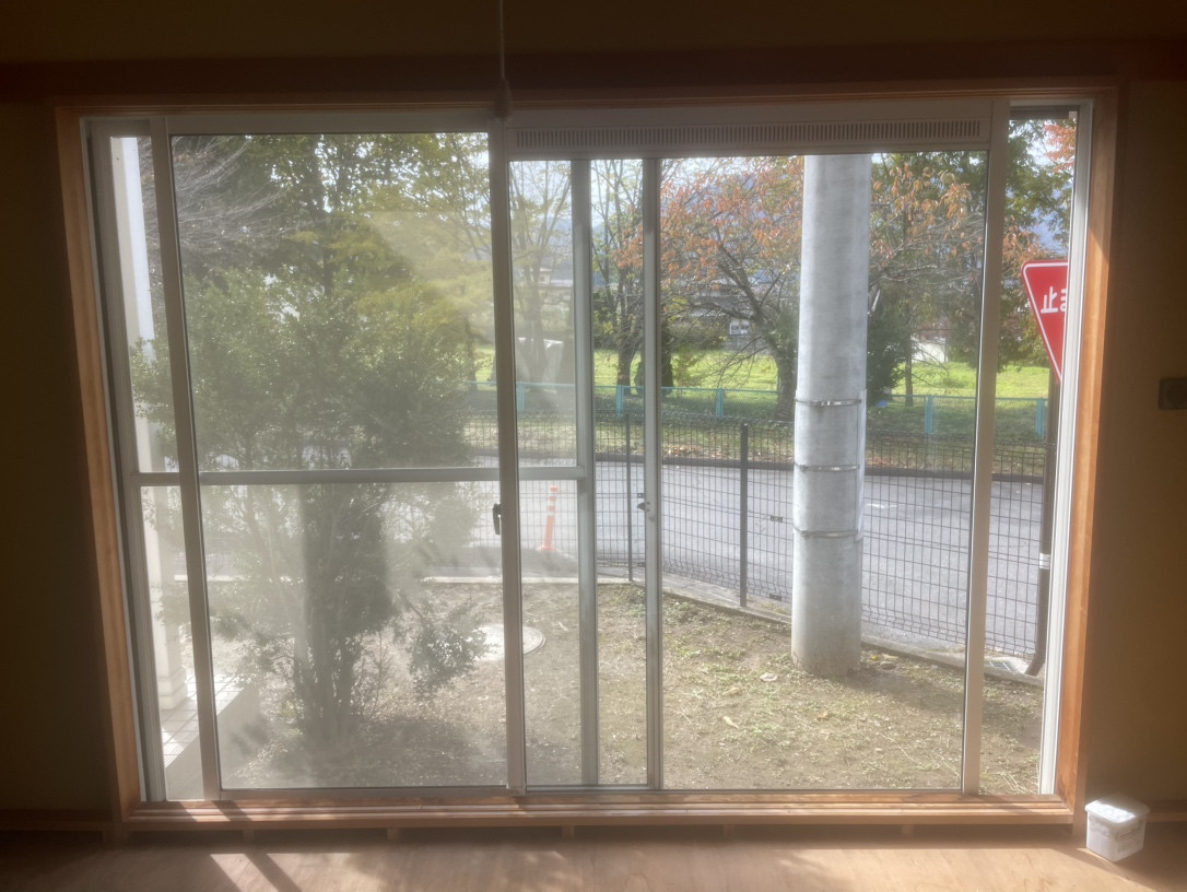 長野板販の【須坂市】2025年11月　内窓取付工事の施工前の写真2