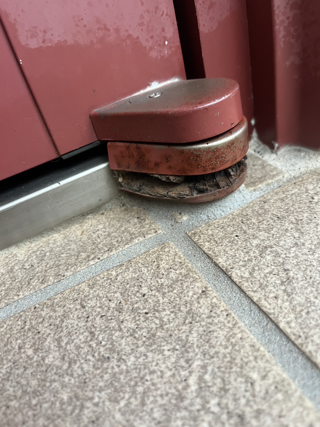 トーヨー建材の【浦添市】危険！！金具が錆びてドア本体が落ちそうです！！の施工事例詳細写真1