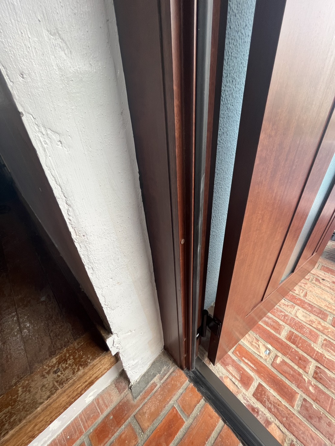 トーヨー建材の【南風原町】錆びた玄関ドアを1日でリフォーム！！の施工事例詳細写真8