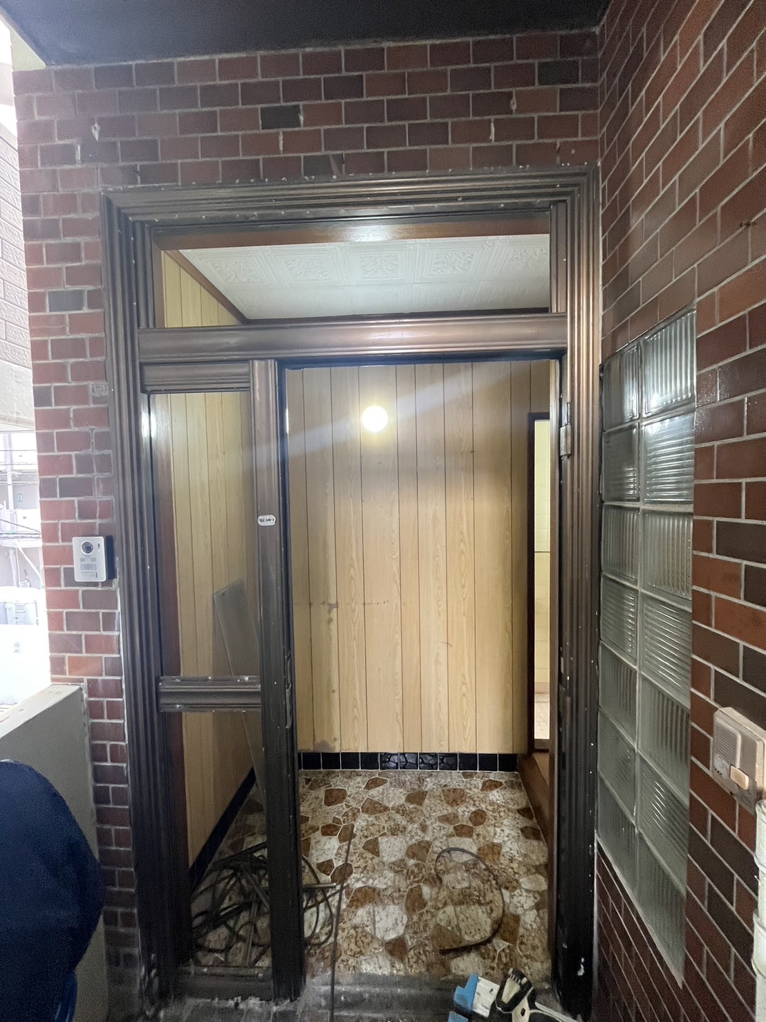 トーヨー建材の【１日リフォーム】カバー工法で玄関ドアを取り替えました！の施工事例詳細写真4