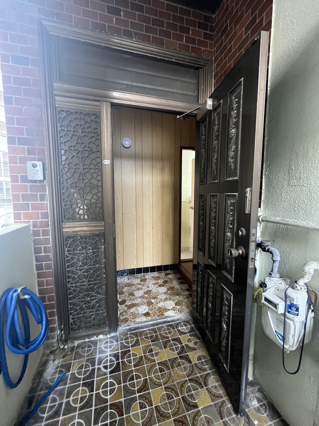 トーヨー建材の【１日リフォーム】カバー工法で玄関ドアを取り替えました！の施工事例詳細写真2