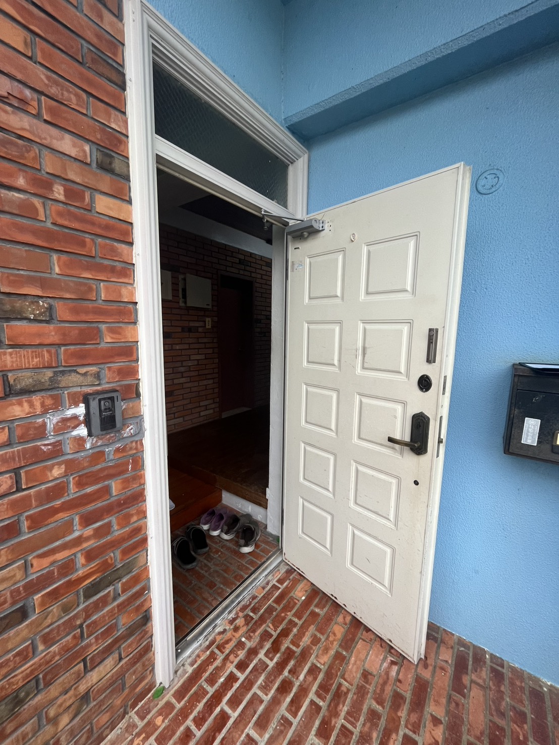 トーヨー建材の【南風原町】錆びた玄関ドアを1日でリフォーム！！の施工事例詳細写真2