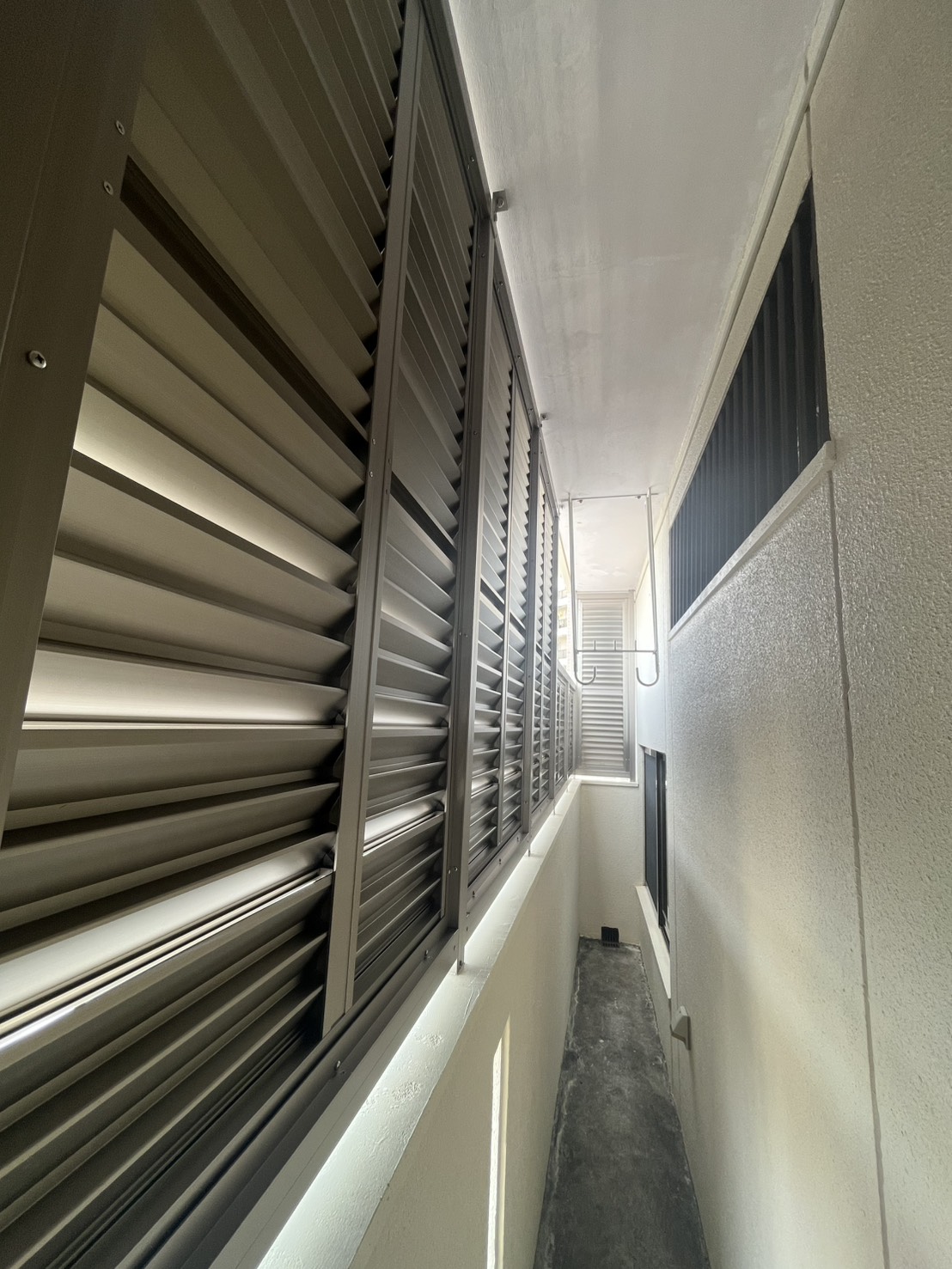 トーヨー建材の遮熱も兼ねて目隠しフェンスを設置しました!!の施工事例詳細写真9