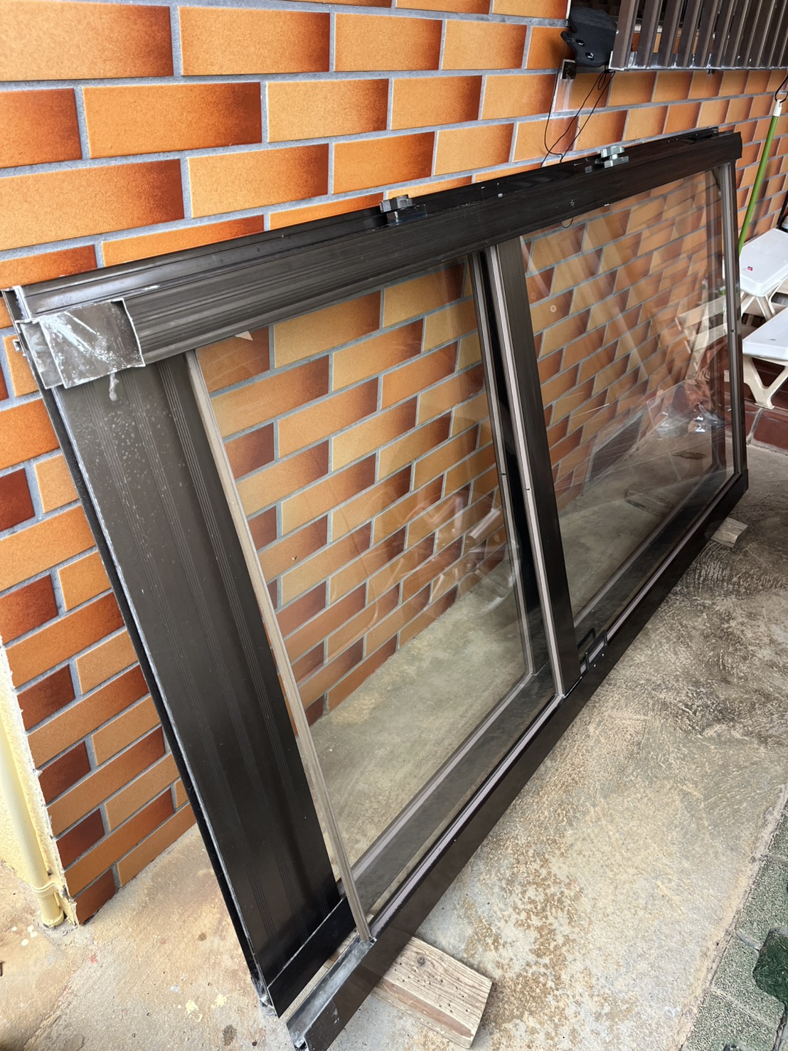 トーヨー建材の【浦添市】開閉しづらくなった窓の戸車を取り替えました!の施工事例詳細写真3