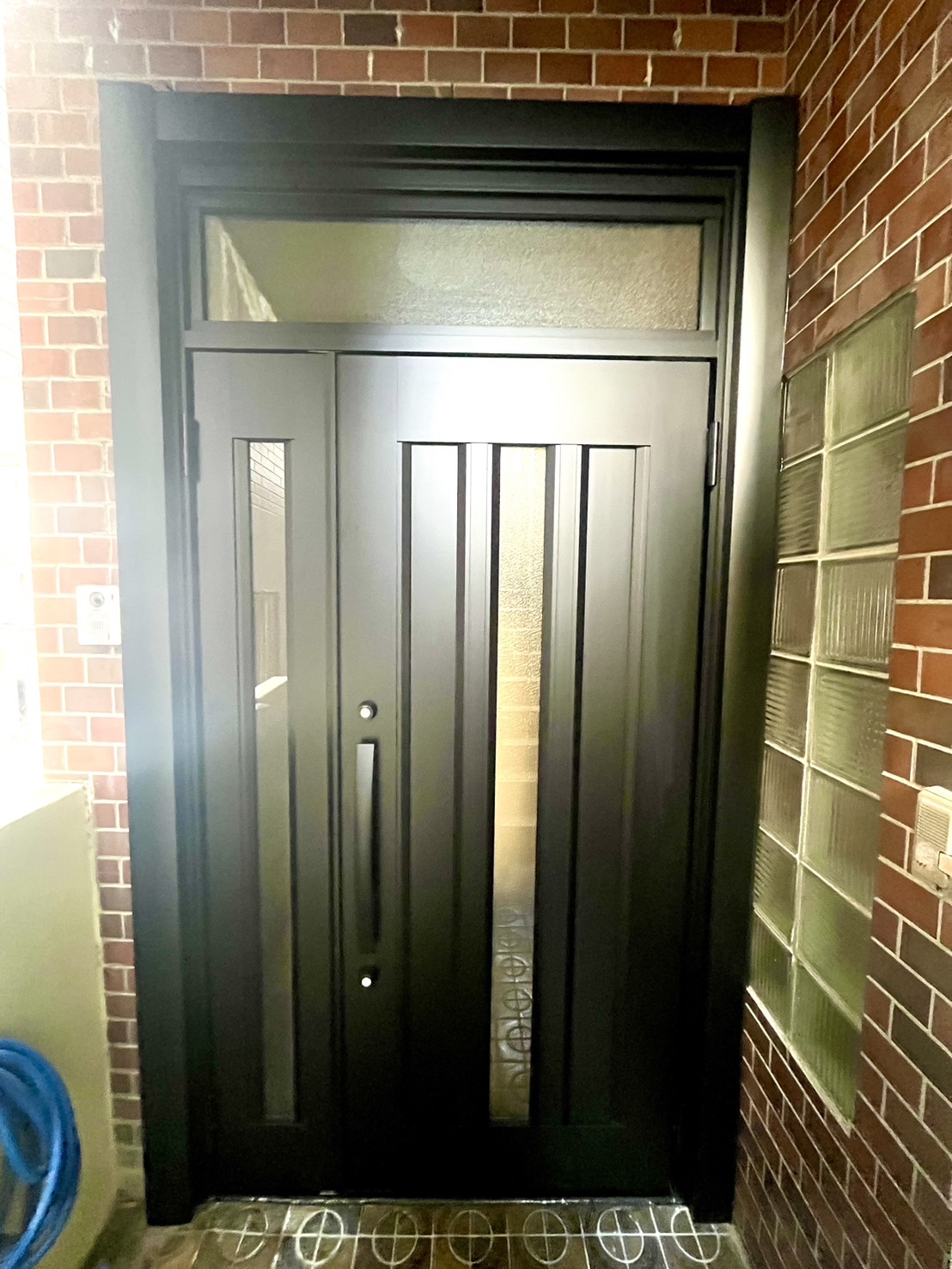 トーヨー建材の【１日リフォーム】カバー工法で玄関ドアを取り替えました！の施工事例詳細写真5