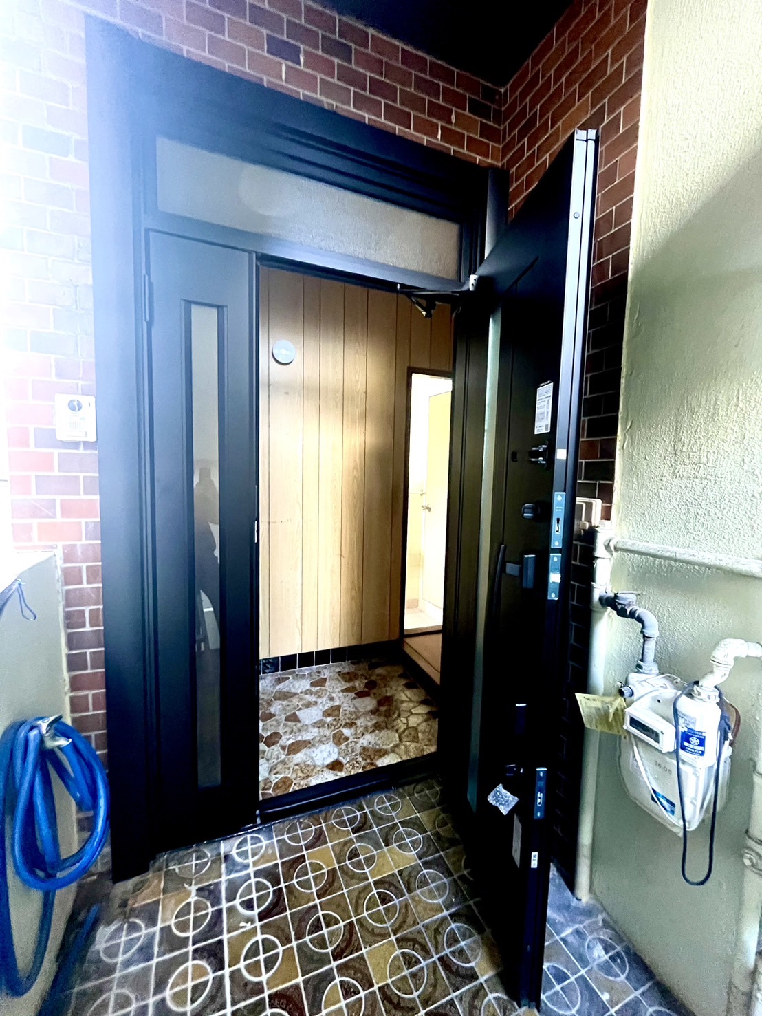 トーヨー建材の【１日リフォーム】カバー工法で玄関ドアを取り替えました！の施工事例詳細写真6