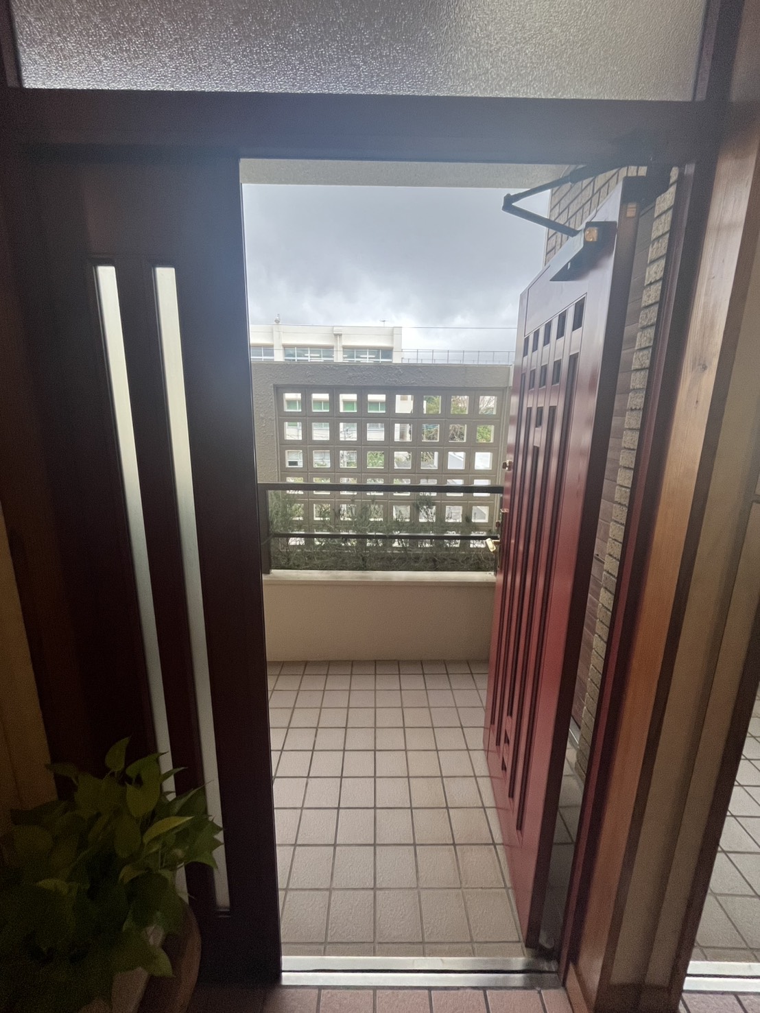 トーヨー建材の【浦添市】危険！！金具が錆びてドア本体が落ちそうです！！の施工事例詳細写真3