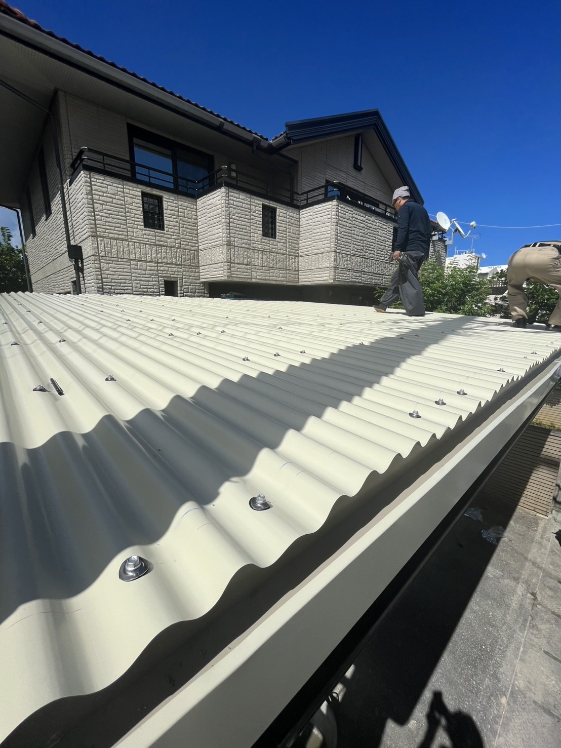 トーヨー建材の【沖縄市】日射対策で鉄骨車庫を設置しました！の施工事例詳細写真6