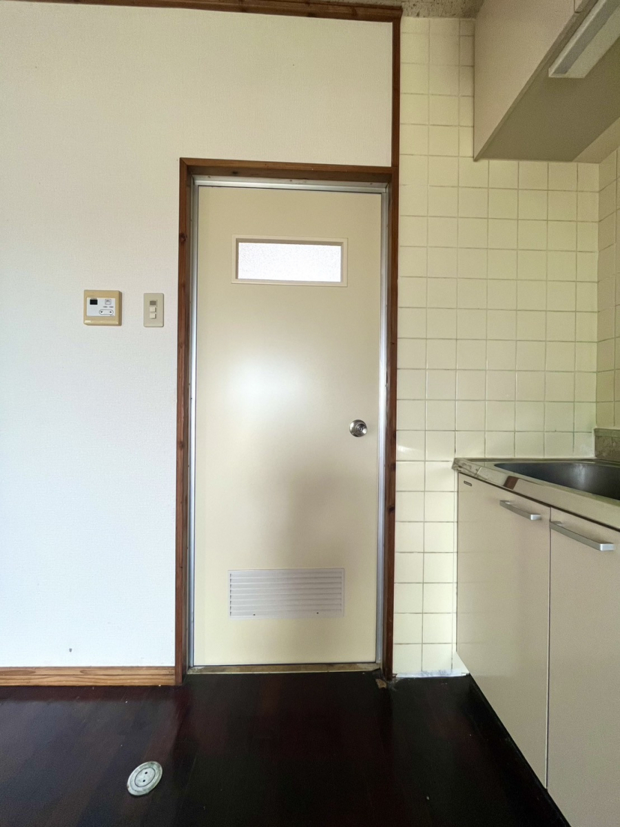 トーヨー建材の浴室ドアを1DAYリフォームの施工後の写真1