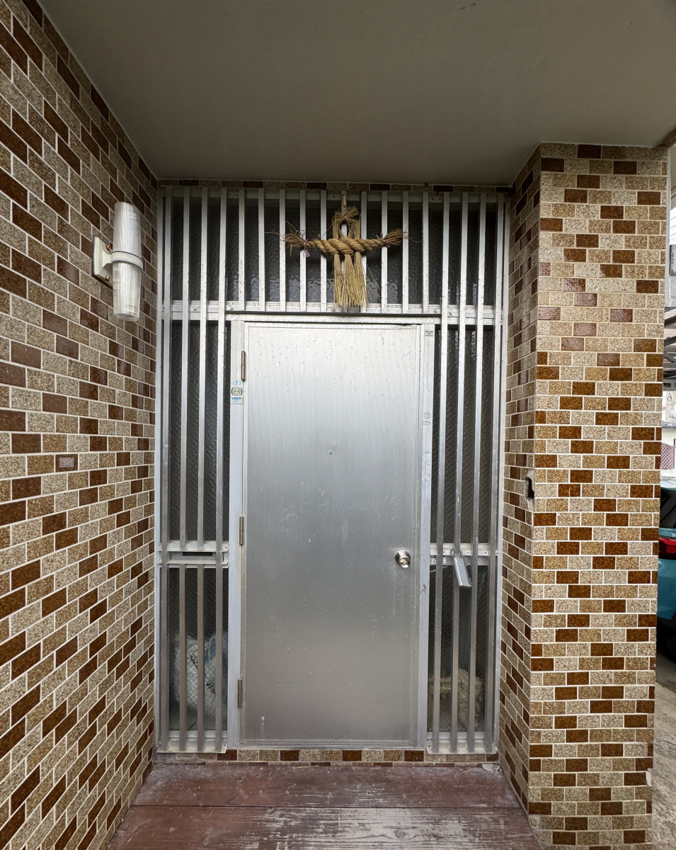 トーヨー建材の両袖タイプから片袖タイプへ間口を変えたリフォーム事例です!の施工前の写真1