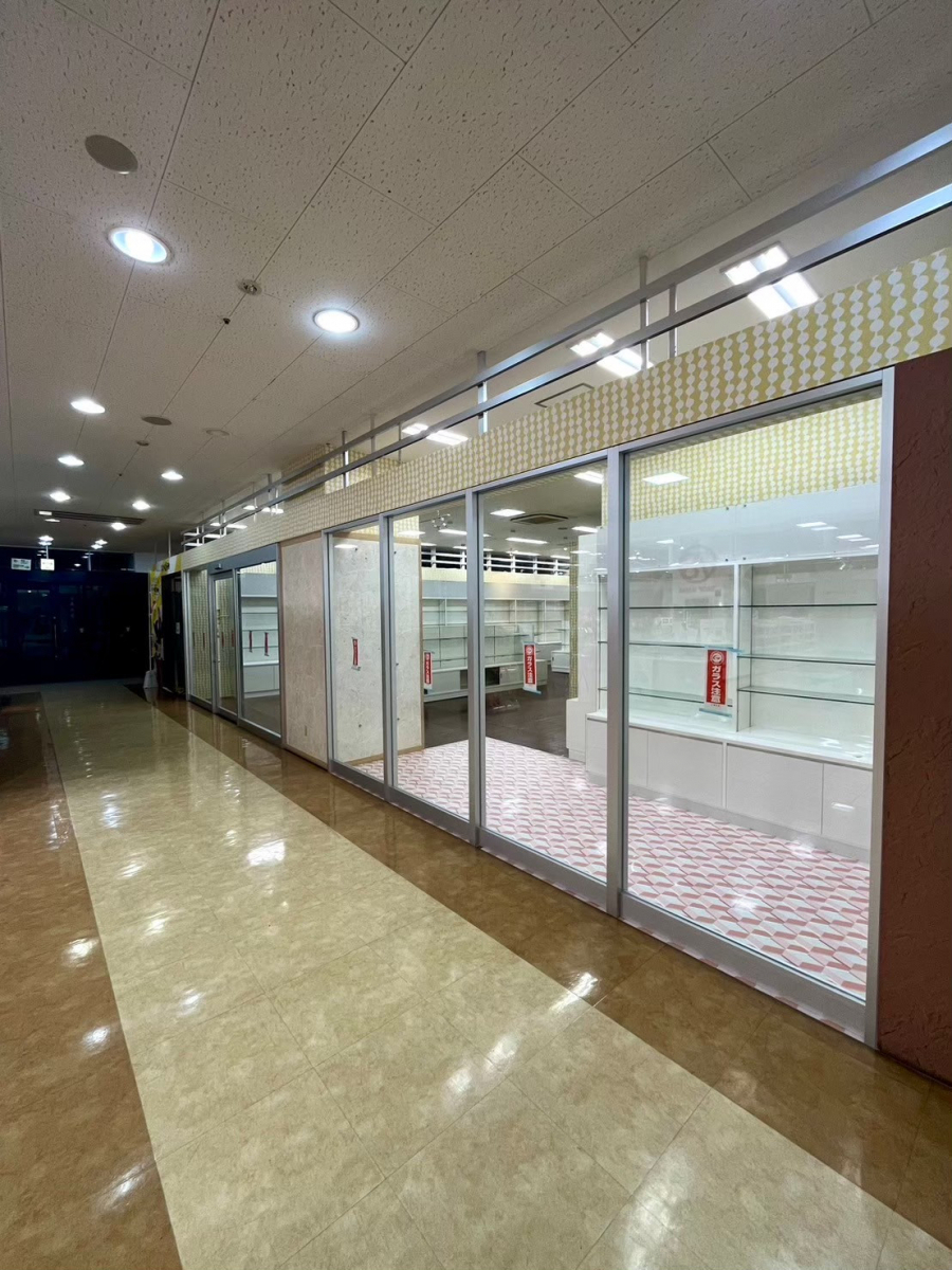 トーヨー建材の【店舗リフォーム】てんぶす那覇内の店舗入口に自動ドア、サッシを取付けました!!の施工後の写真1