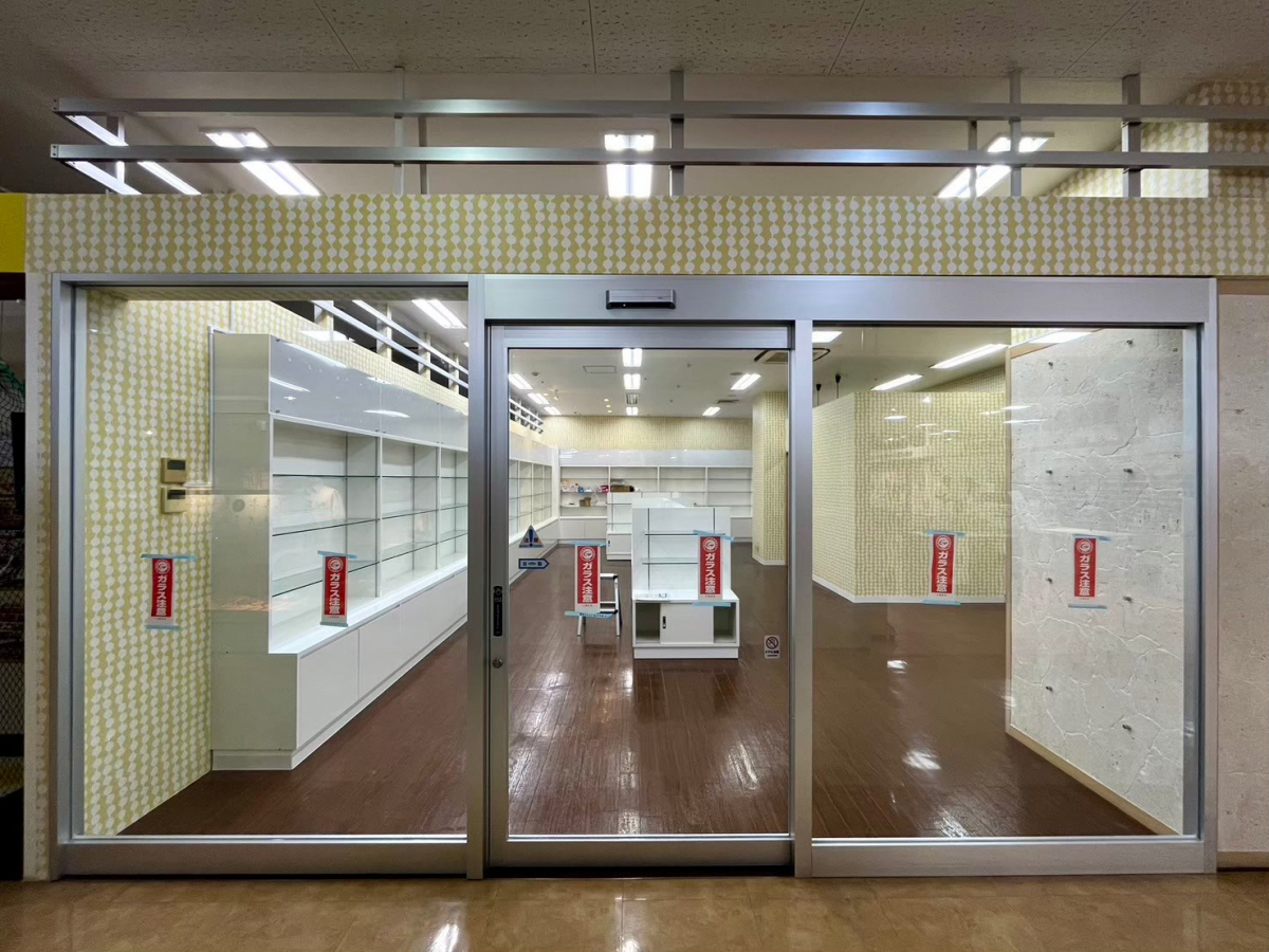 トーヨー建材の【店舗リフォーム】てんぶす那覇内の店舗入口に自動ドア、サッシを取付けました!!の施工後の写真3