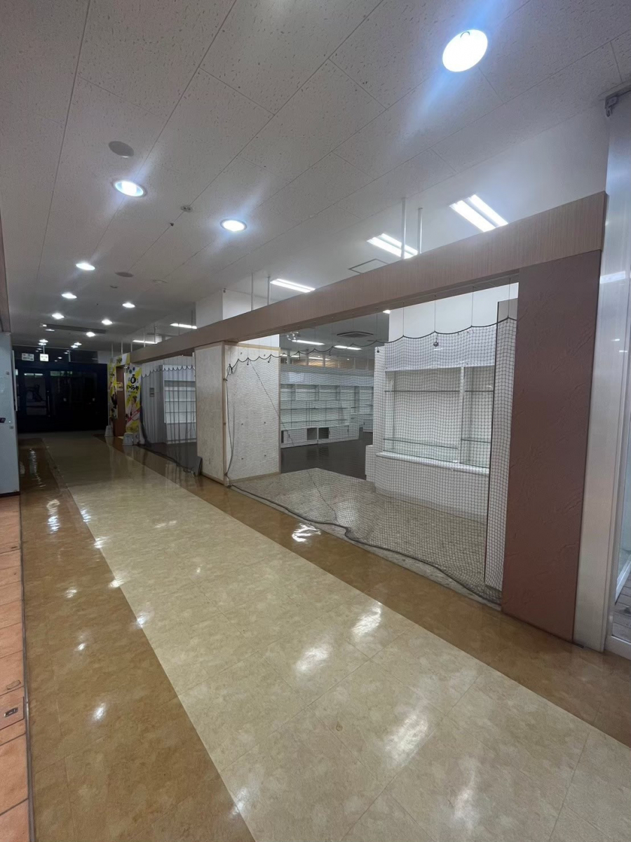 トーヨー建材の【店舗リフォーム】てんぶす那覇内の店舗入口に自動ドア、サッシを取付けました!!の施工前の写真1