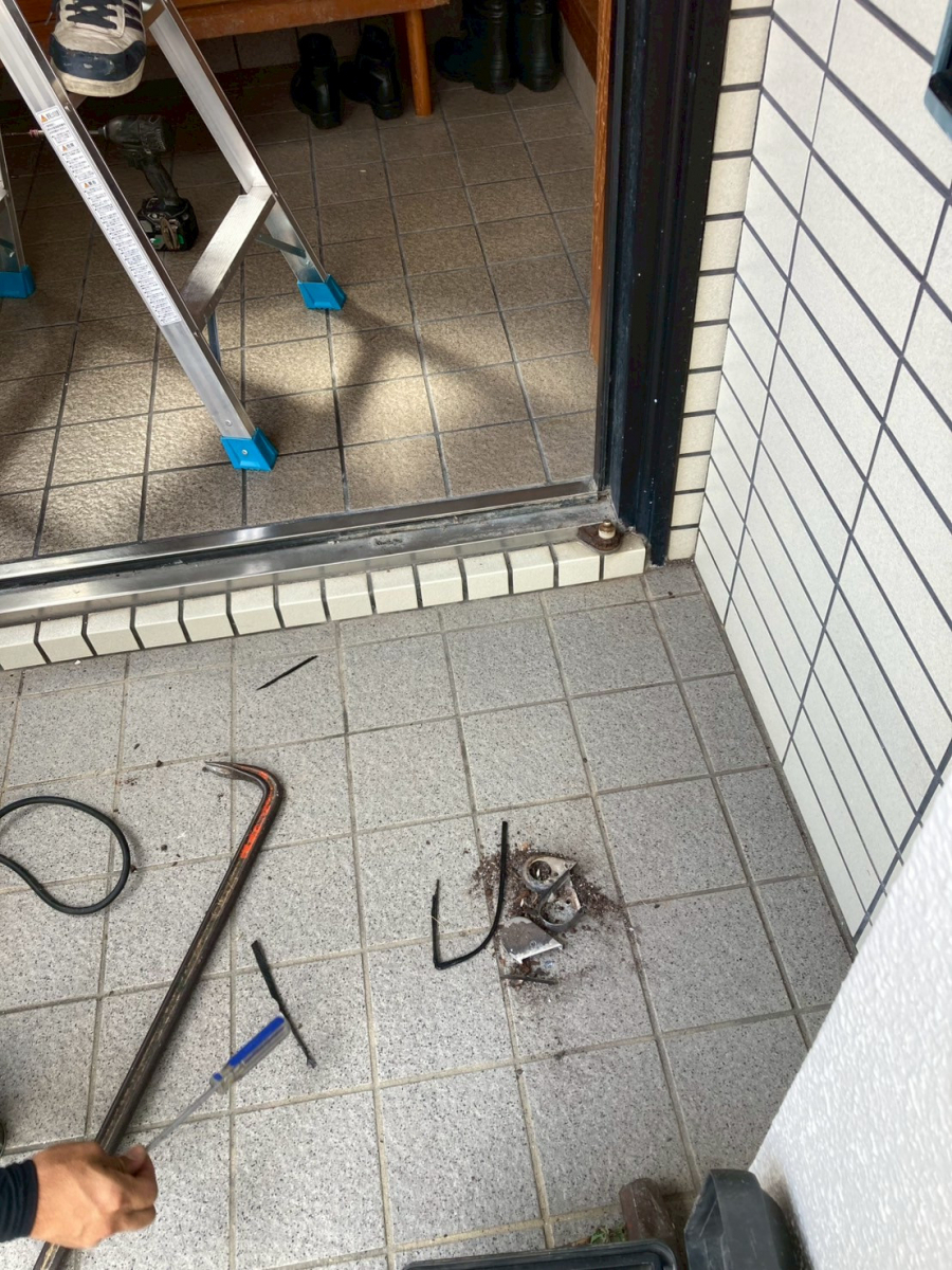 トーヨー建材の【沖縄】潮風にも強い!リシェント玄関ドアで快適&安心リフォーム♪の施工前の写真2