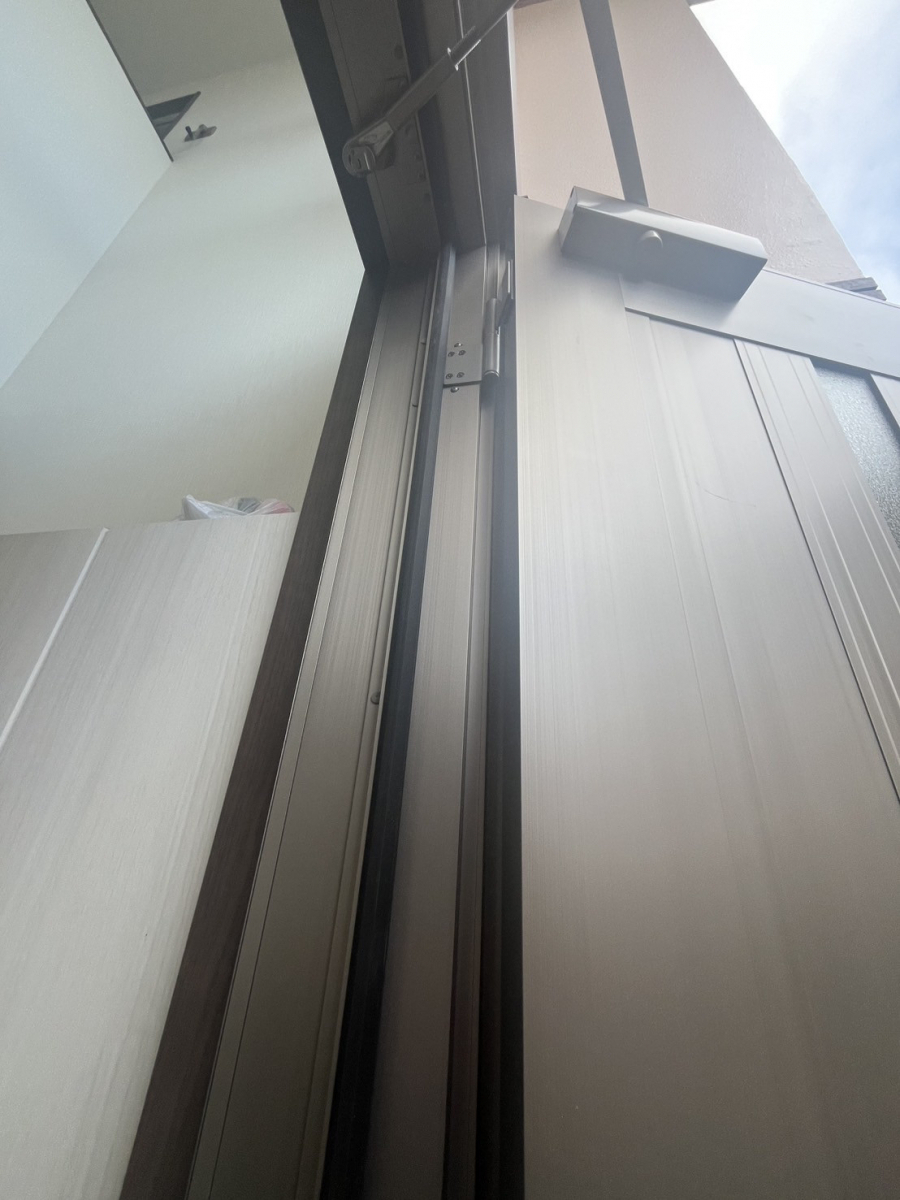 トーヨー建材の経年劣化や錆びなどで開閉しづらくなった玄関ドアを取替えました！の施工後の写真3