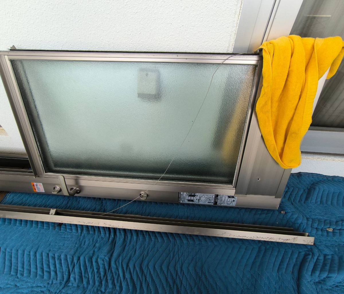 トーヨー建材の勝手口ドア上げ下げ窓の修理を行いました！の施工後の写真1