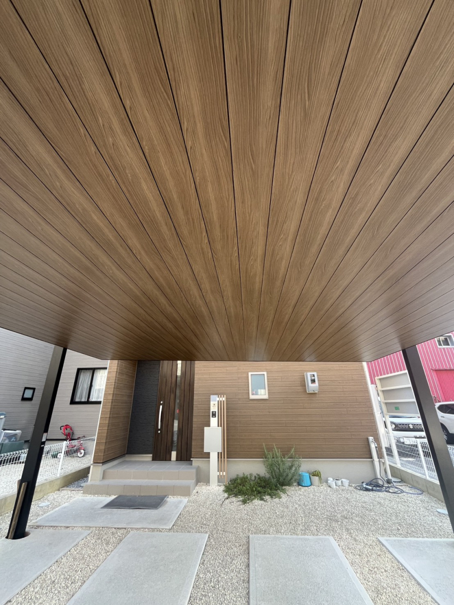 トーヨー建材のモダン住宅に美しくなじむカーポートを設置しました!!の施工後の写真1