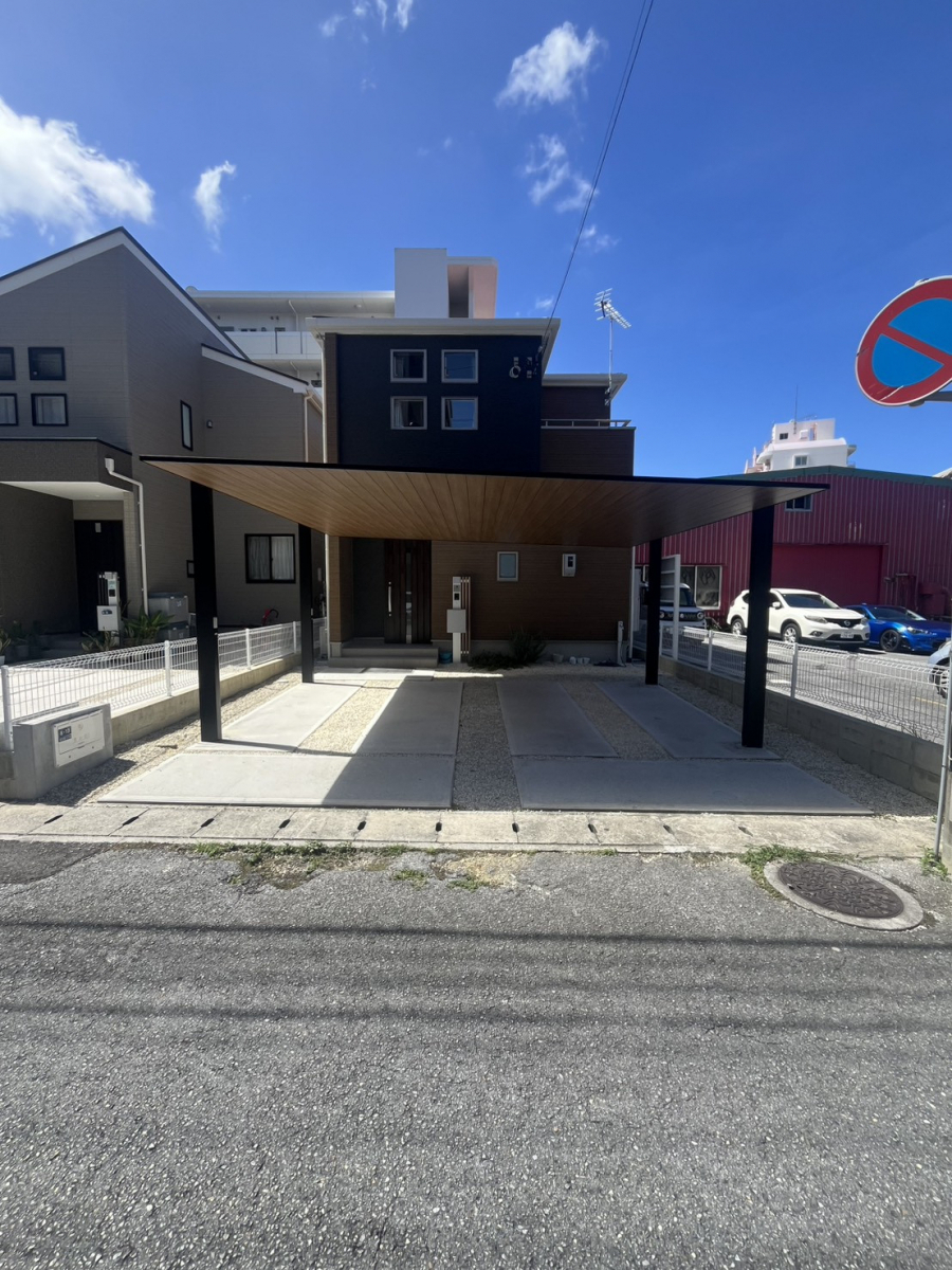 トーヨー建材のモダン住宅に美しくなじむカーポートを設置しました!!の施工後の写真3