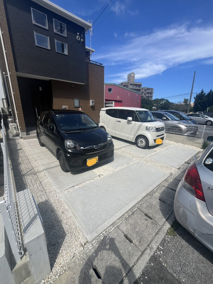 トーヨー建材のモダン住宅に美しくなじむカーポートを設置しました!!の施工前の写真1
