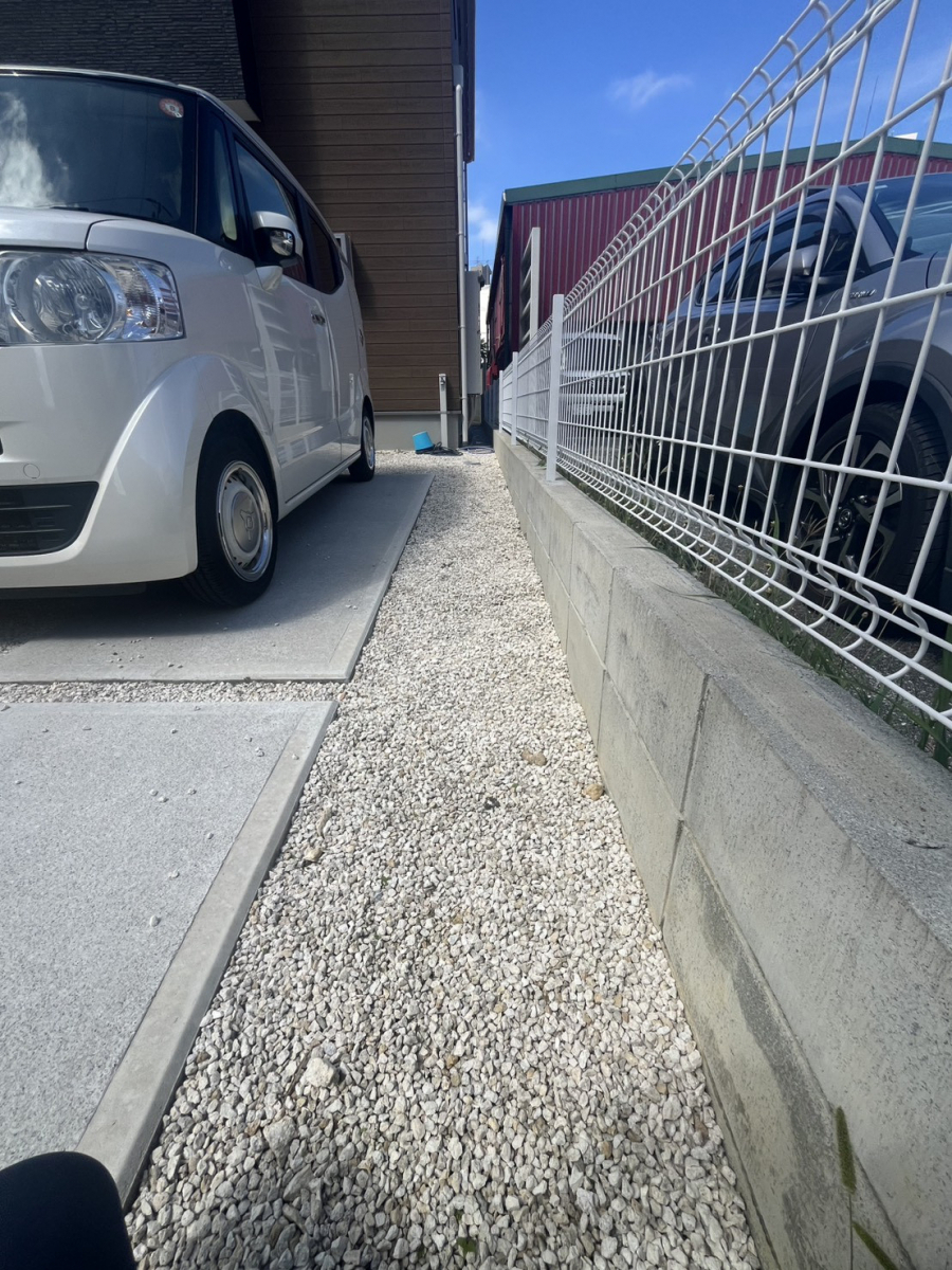 トーヨー建材のモダン住宅に美しくなじむカーポートを設置しました!!の施工前の写真3