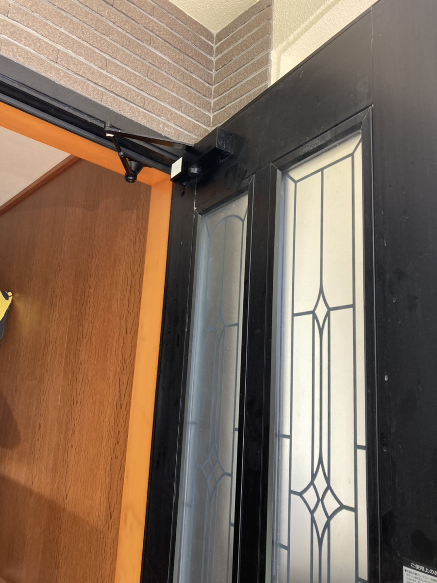 トーヨー建材の玄関ドア ドアクローザを交換しました!の施工前の写真1