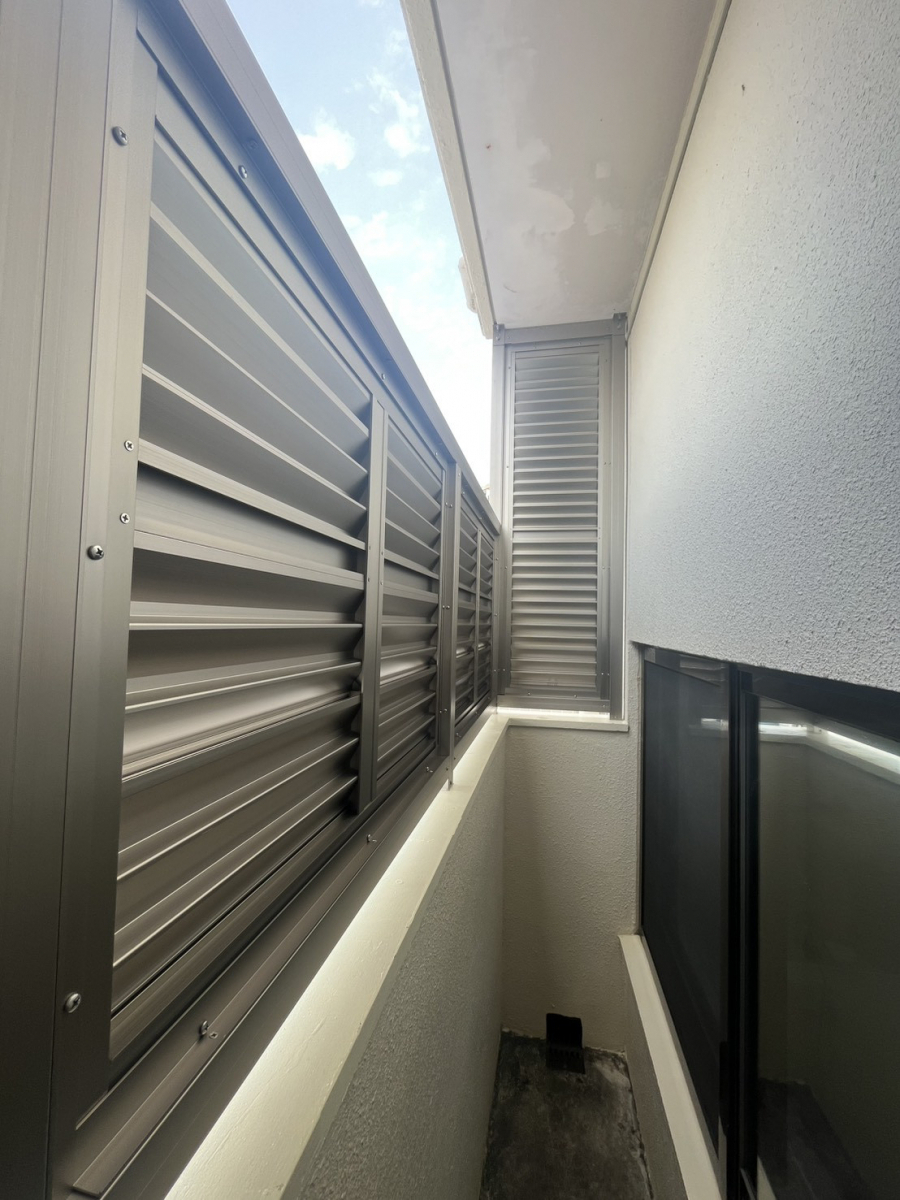 トーヨー建材の遮熱も兼ねて目隠しフェンスを設置しました!!の施工後の写真2