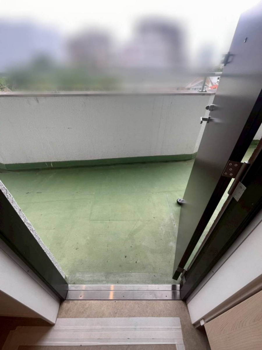 トーヨー建材のマンションドア(防火戸)をカバー工法にて１日でお取替えいたしました！の施工後の写真3